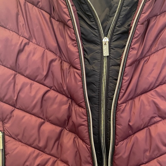 Marc New York Maroon & Black Quilted Vest With Pack Away Pouch - Picture 3 of 11